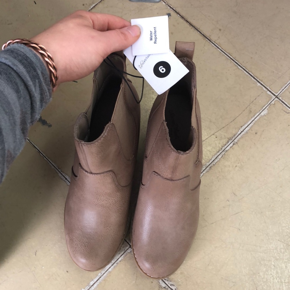 Women’s shoes